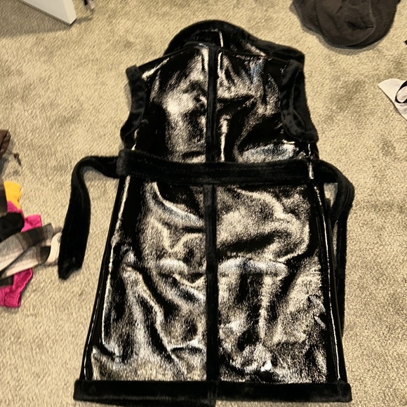 Fashion nova fur vest❤️ - Picture 8 of 10